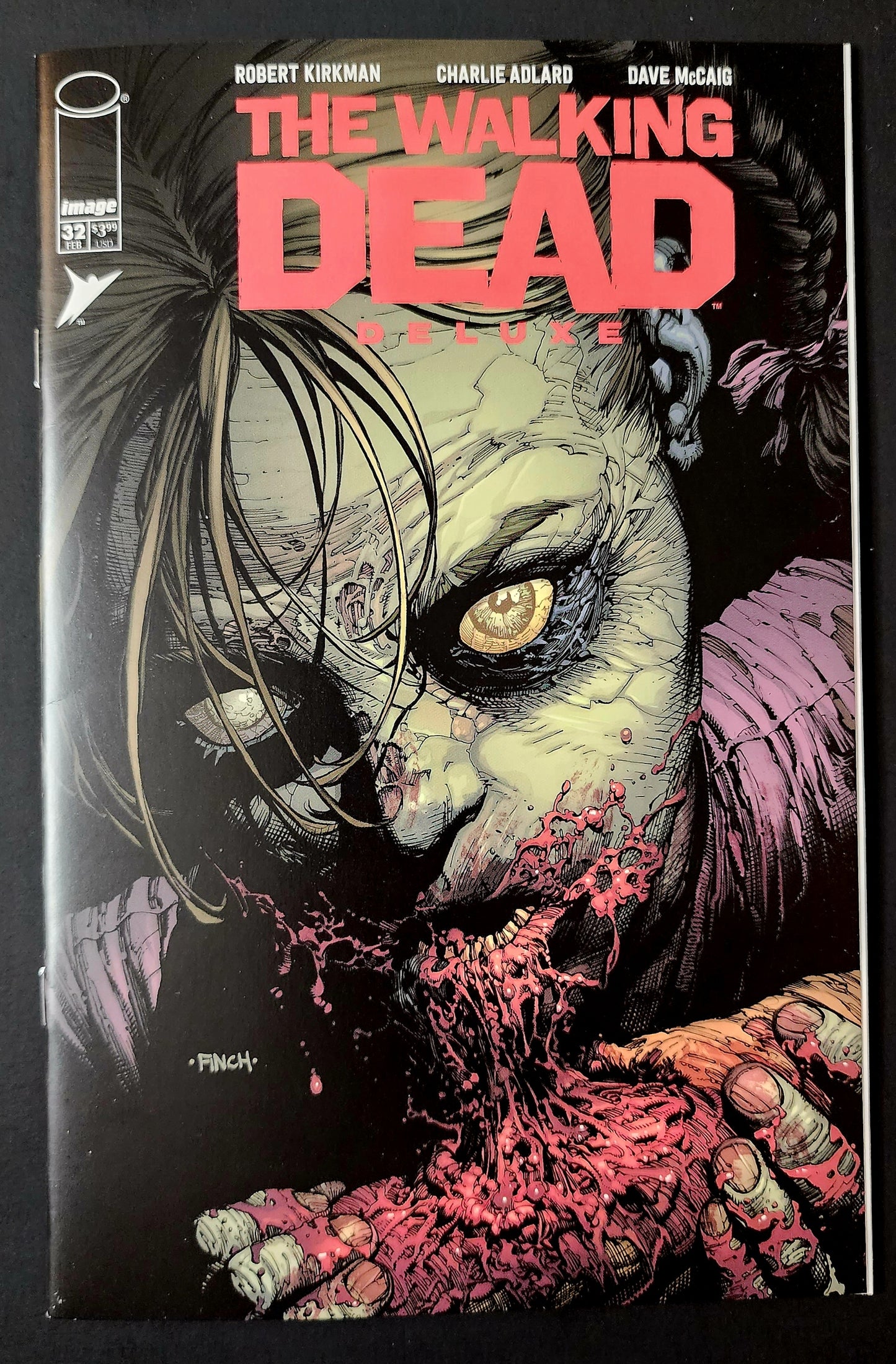 The Walking Dead Deluxe #32 Cover A (NM-)