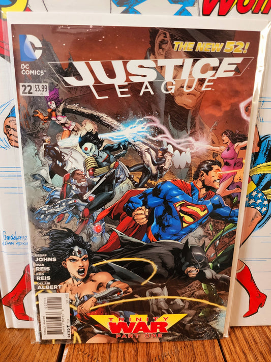 Justice League #22 (NM-)