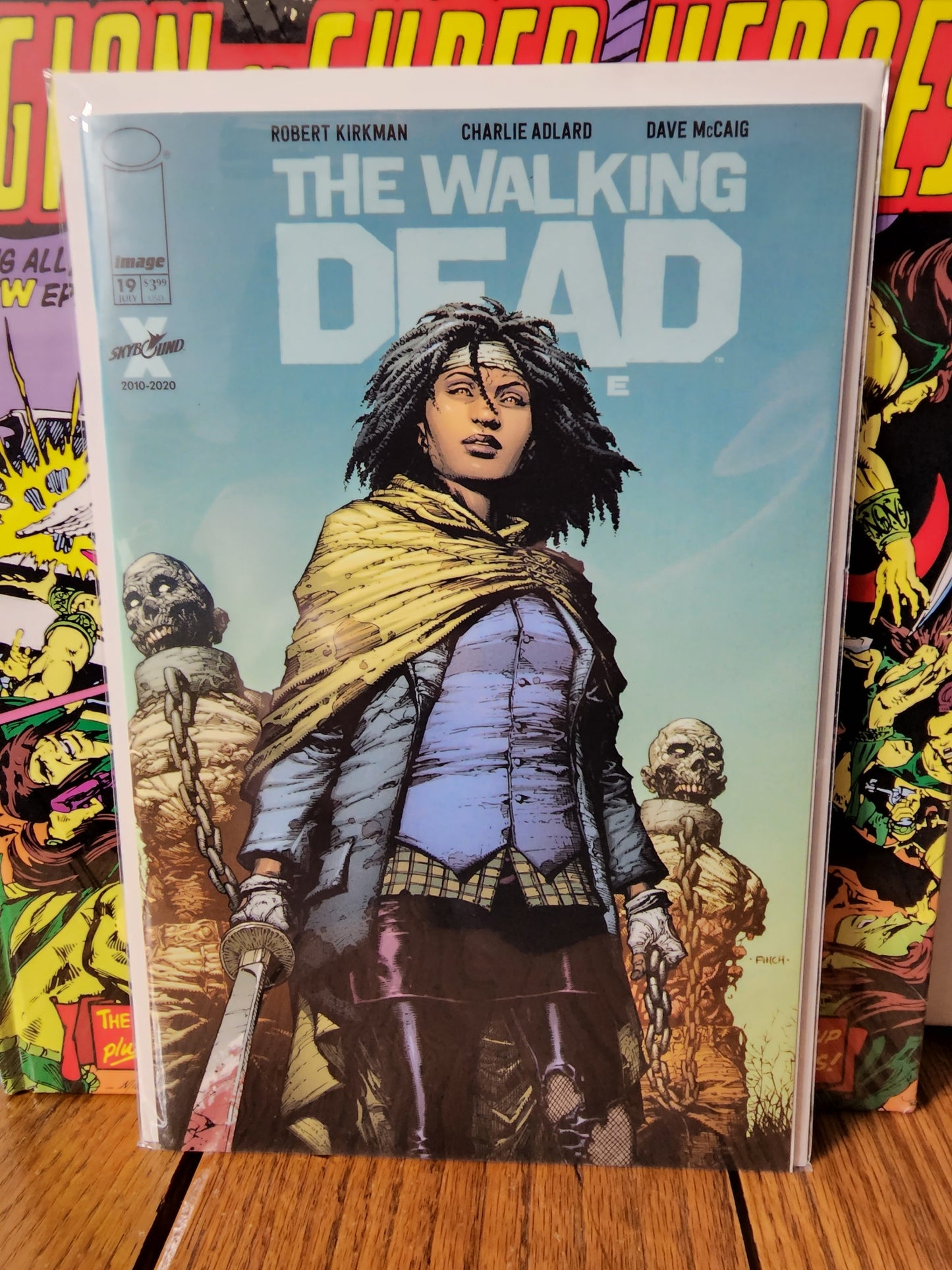 The Walking Dead Deluxe #19 Cover A (NM)